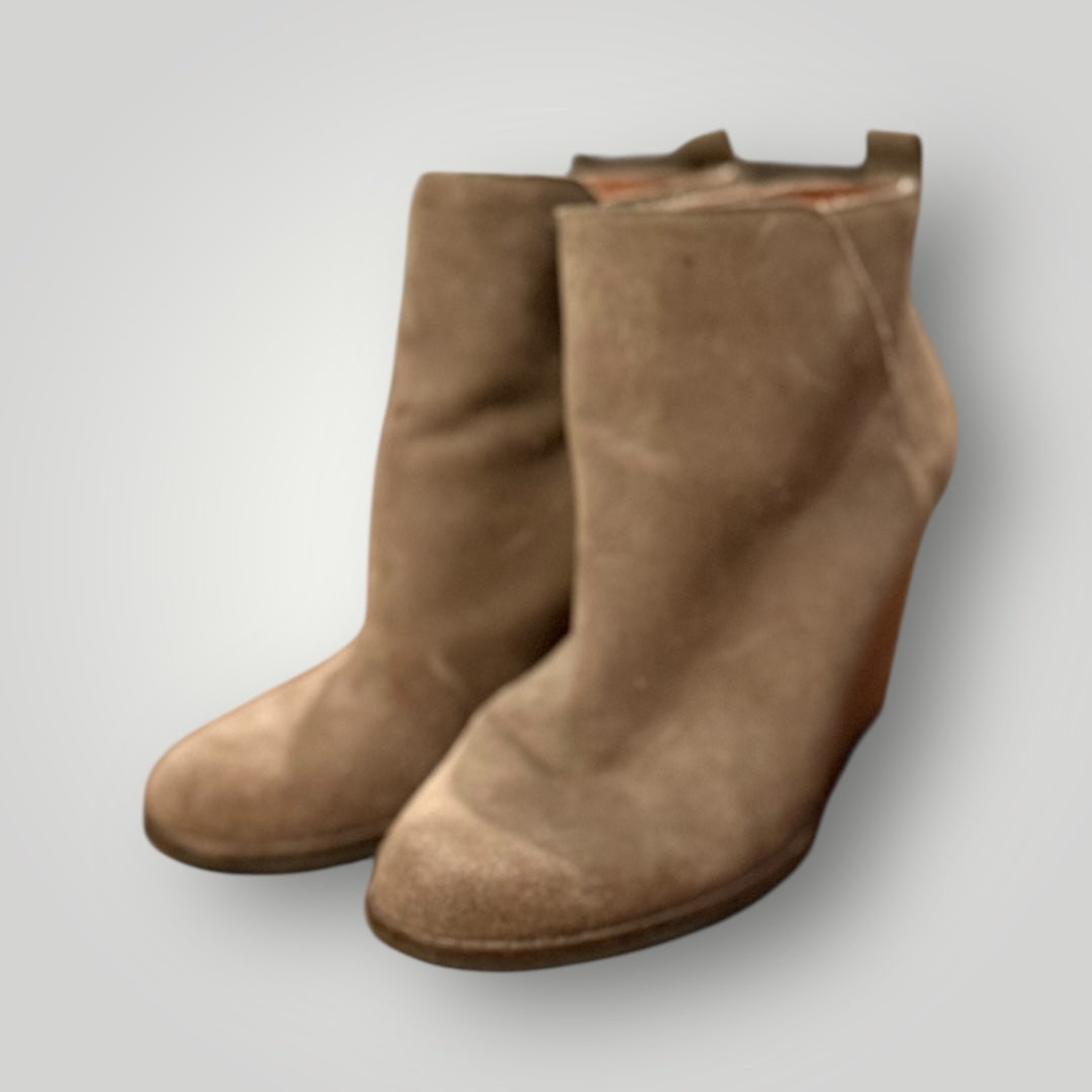 Lucky Wedge Booties Size 8